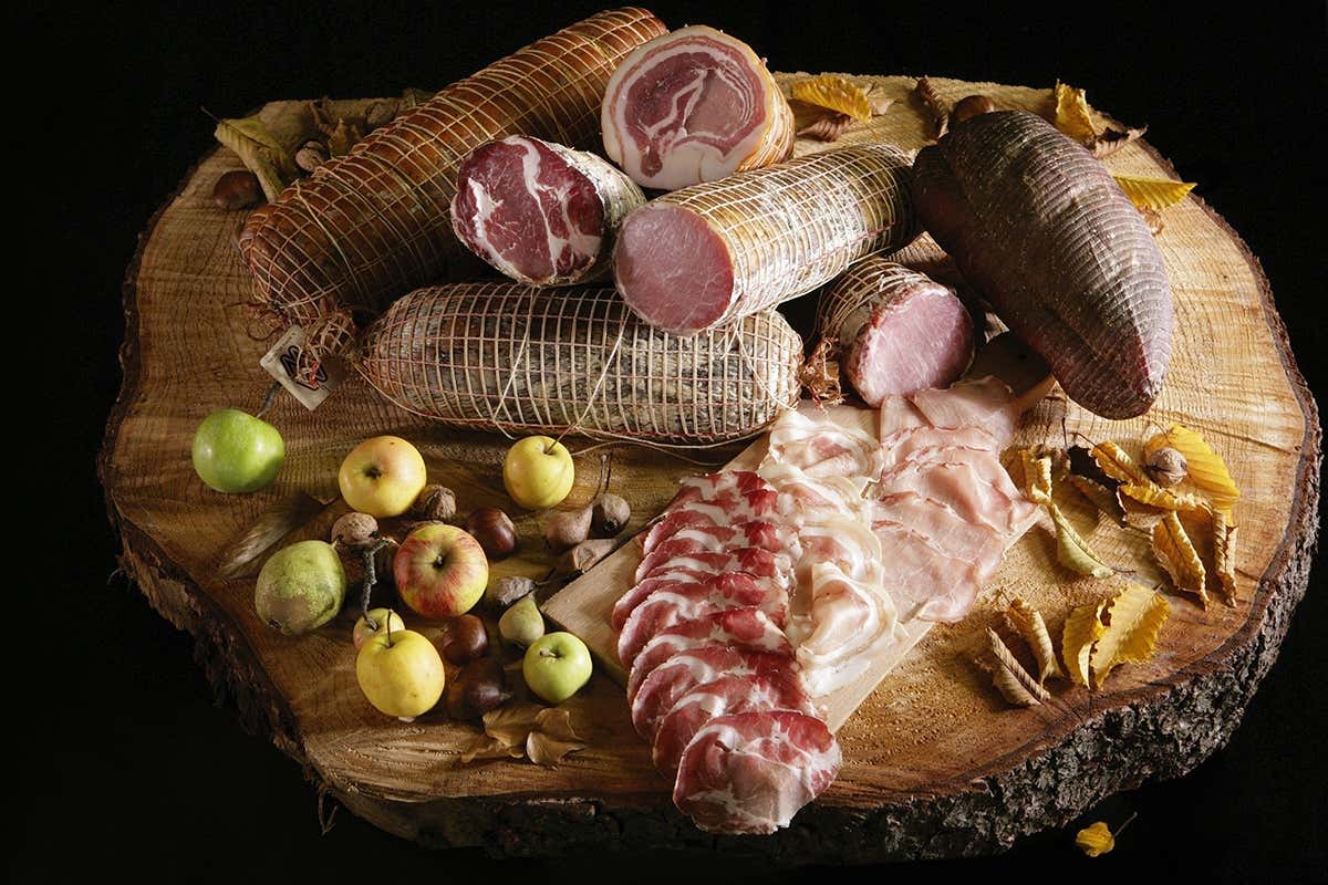 In Carnia, il borgo che racconta le tradizioni di un popolo attraverso il legno In Carnia, il borgo che racconta le tradizioni di un popolo attraverso il legno